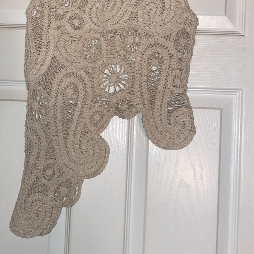 Rebellion Cream Colored Crochet Sleeveless Women’s Scalloped Top Size S - Picture 3 of 6
